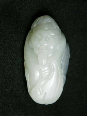 岳工是和田玉吗? (不会是俄料货是青海料吧) 是子料吗?雕工如何?