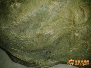 青海游玩时,在山涧检到一块疑似玉石的石头,大家看看是碧玉吗