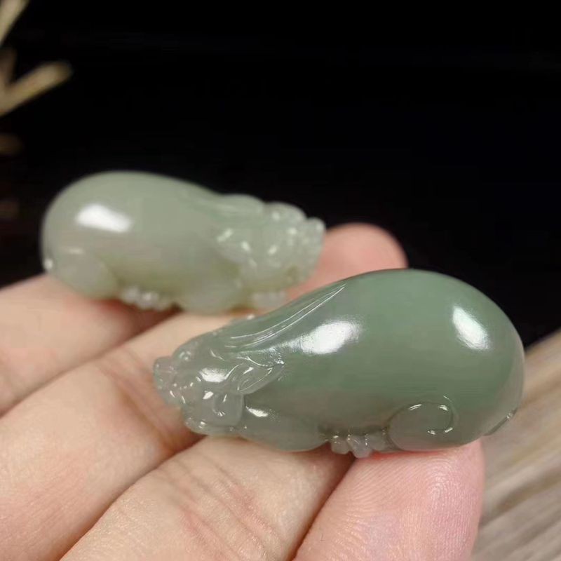 和田玉供应链 天然新疆和田玉青白玉玉石貔貅挂件青海料貔貅挂坠