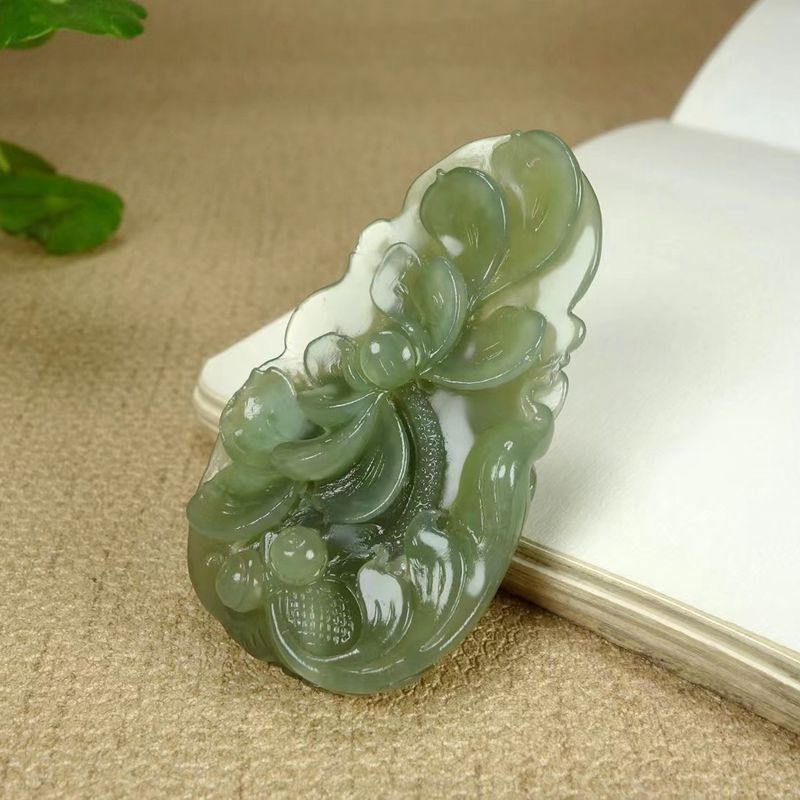 和田玉供应链天然新疆和田玉青海料带翠色玉石连年有余挂件送证书