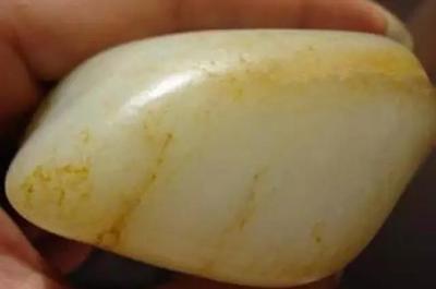 玉石收藏家必看:和田玉籽料价格定位全解析