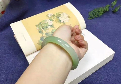 青海特色晴水玉手镯 和田玉的璀璨佳品