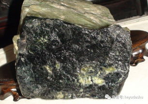 青海山料毛孔是真的吗 和玉大叔聊聊青海山料的皮子从何而来