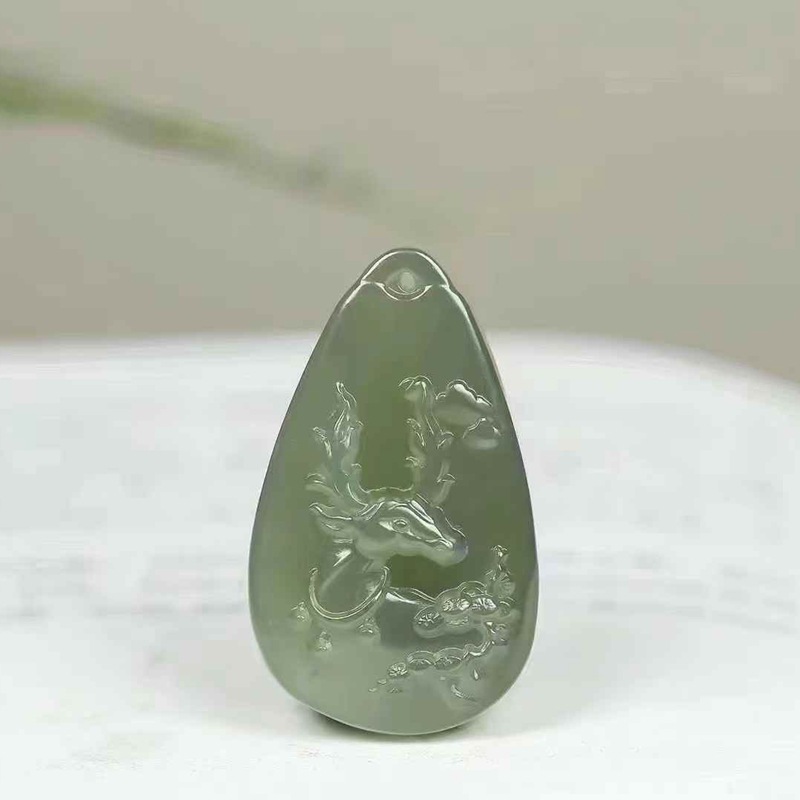 和田玉工厂店玉石工艺品天然新疆和田玉青海料湖水绿鹿玉石吊坠