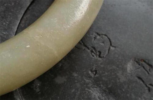 青海翠青和田玉镯子裂了怎么办