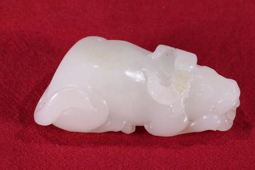 和田玉籽料玉雕牛 青海玉石精粹，工艺与意蕴的完美融合