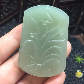花开富贵，温润而泽——品味青海料和田玉兰花吊坠