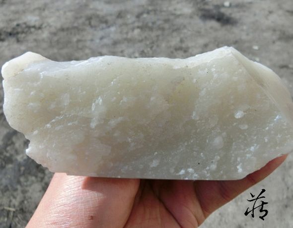 青海料与和田料的区别 从产地、质地到识别的全攻略