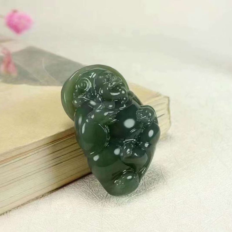 和田玉青海料财神吊坠 天然玉石中的祥瑞之选