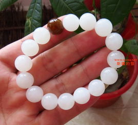 珠圆玉润，玉质细腻 从论坛存档看青海白玉精品手链的收藏价值